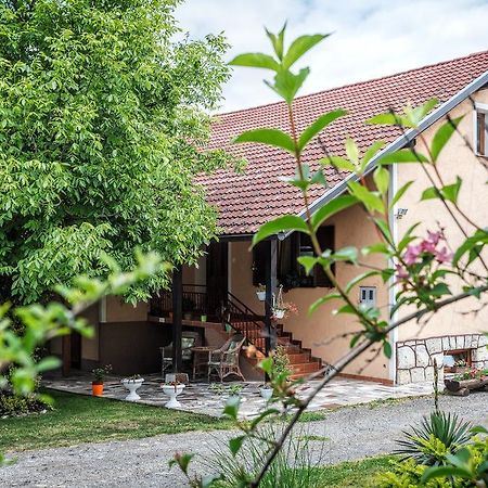 Apartment Tomasevic Slunj Eksteriør bilde